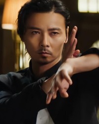 世界杯下注官网-收手吧樊少皇！别再把观众当傻子了，52岁拍个动作烂片雷人又无脑