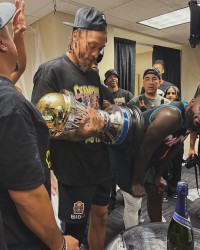 世界杯下注官网-三分绝杀！夺得生涯第六冠！曾让詹姆斯公开道歉