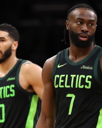 世界杯下注官网-意外吗？布朗生涯第5次斩获三双 超塔图姆 升至队史第9位